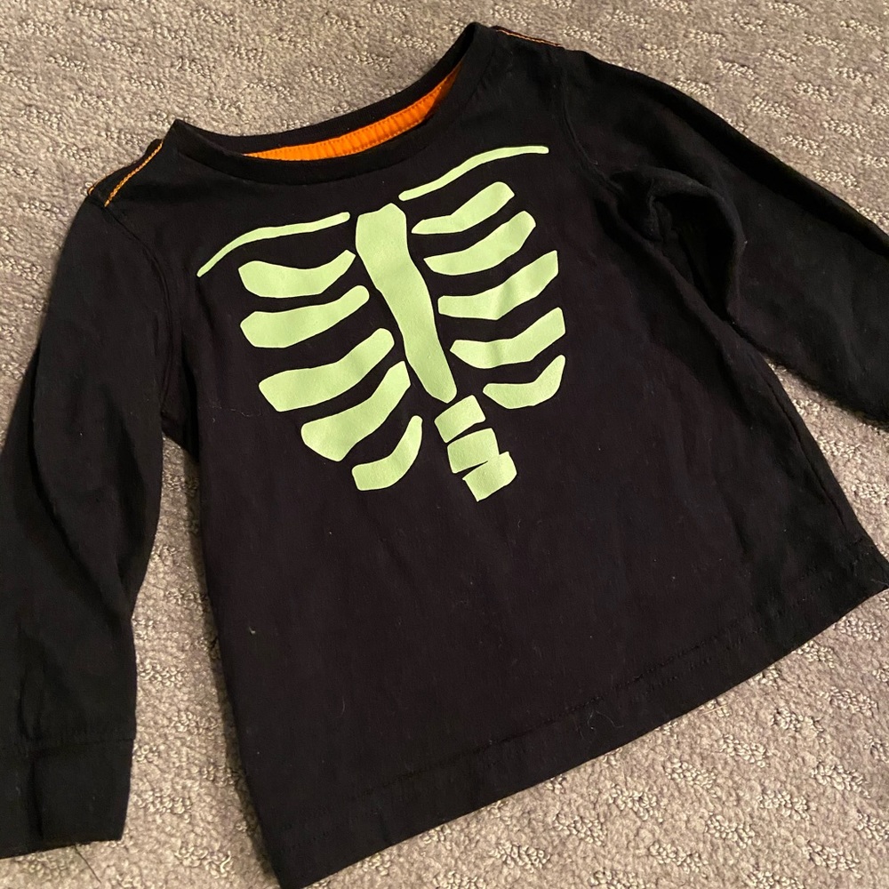 Skeleton T-SHIRT. Sz 18mth. EUC.